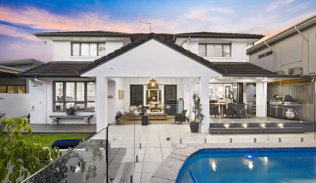 Short term priced rental, Pet Friendly! Beachside Masion.