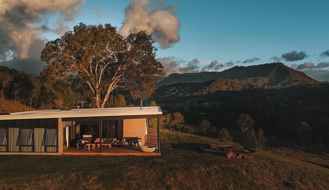 Silk & Oak – Peaceful Scenic Rim Retreat with Nature at Your Door