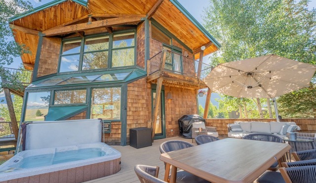 Skyland Home | 4 Bedroom | Garage Apt Included | Hot Tub | Gas Grill | Mtn View