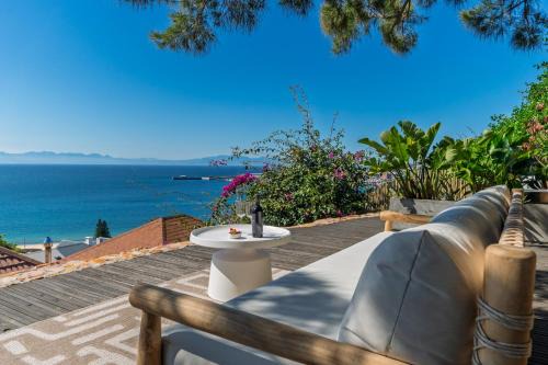 SongBird in Simon's Town with Outdoor Bath & Sea View
