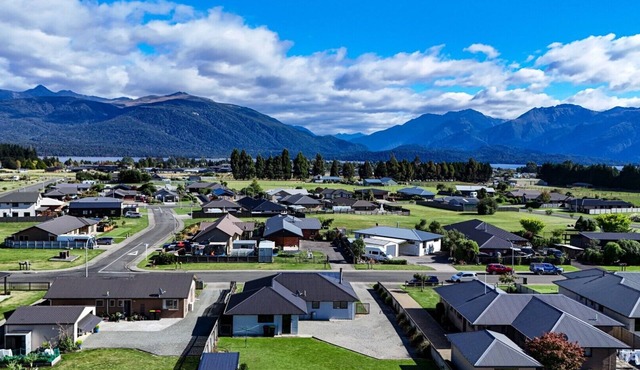 Southern Peaks by Aotearoa Escapes