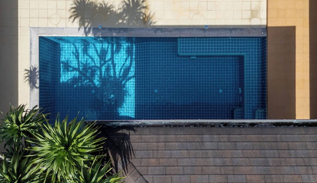Spacious 4-bedroom villa with fitness room and AC in fantastic Tambon Wichit