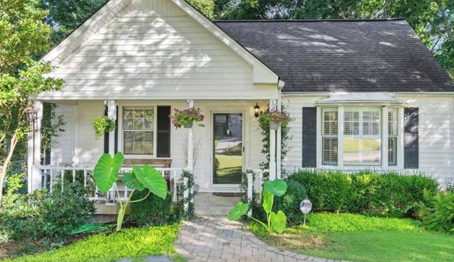 Spacious 4-bedroom house in charming Chamblee walking distance to train.