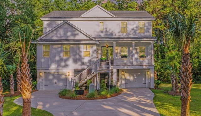 Spacious 5-bed, Two primary bedrooms, 7 Min from Beach, 15 min from Charleston.
