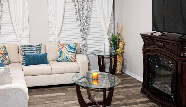 Spacious 5-bedroom house in fabulous Moncks Corner w pool table game room & WiFi in Moncks Corner