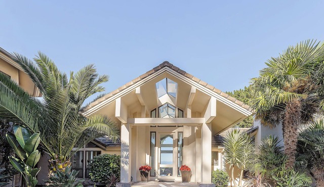 Spacious 5-bedroom estate in Carmel with Large Outdoor Entertaining Spaces