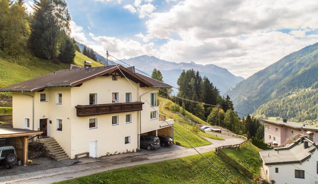 Spacious apartment on the edge of the forest in Tobadill