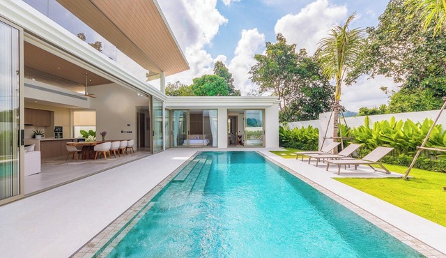 Spacious Brand-New Modern Balinese-Style Villa in Layan