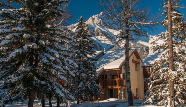 Spacious + Deluxe Rockies Condo | Great Location! in Banff