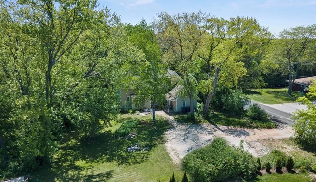 Spacious Master Suite in Peaceful Wooded Farmhouse—Your Home Away from Home in Grafton
