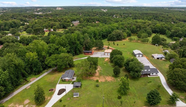 Spacious Multi-Home Estate, Sleeps 29, Reunion & Event Friendly in Greer