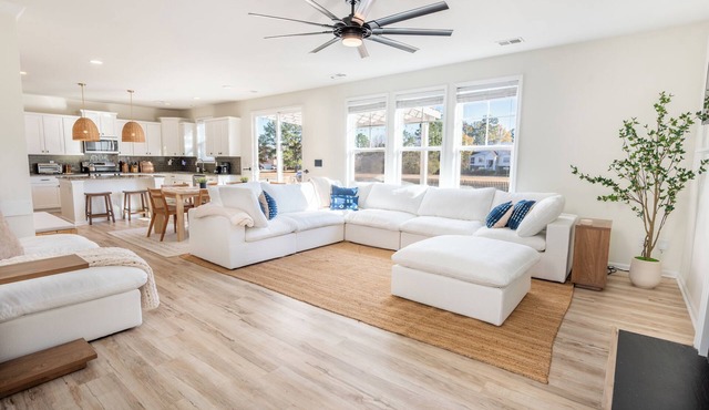Spacious & Quiet Home - 4BR + Office - Water Views in Hanahan