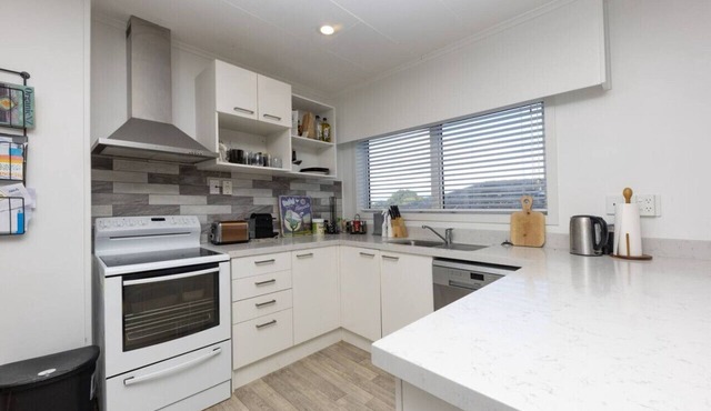 St Heliers Gem: Beach and Scenic Routes Nearby