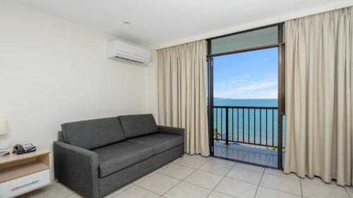Studio 908 - Panoramic Ocean Views On The Strand