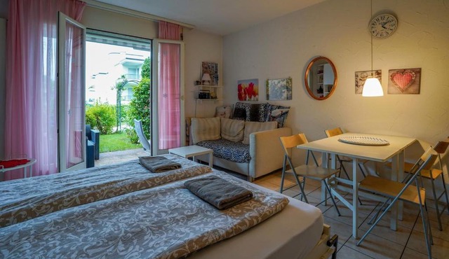 Studio by the Pool in Caslano