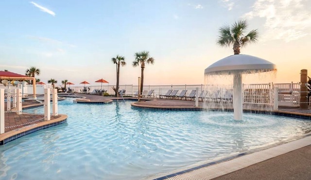 STUDIO FOR TWO ~ Cove On Ormond Beach Resort ~ INDOOR/OUTDOOR POOL/HOT TUB in Ormond Beach