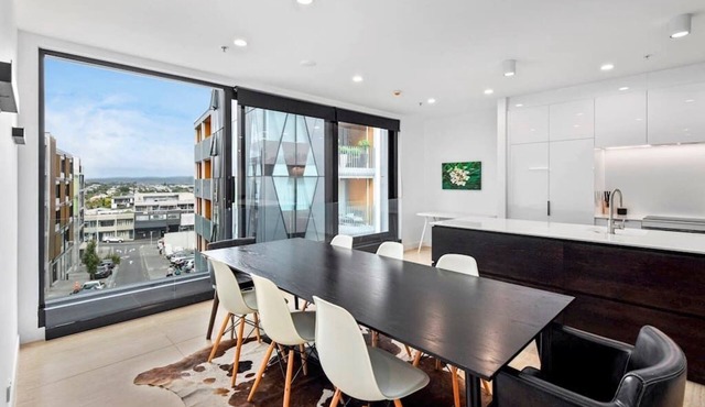 Stunning Architectural 4 bedroom apartment