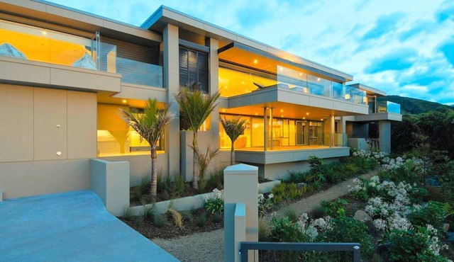 Stunning Luxury Beach House in Oke Bay for Amazing Family Holidays on the North Island in Rawhiti