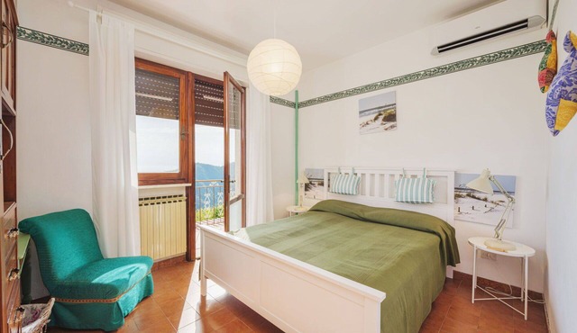 Stunning private villa for 6 guests with A/C, WIFI, TV and patio in Seravezza