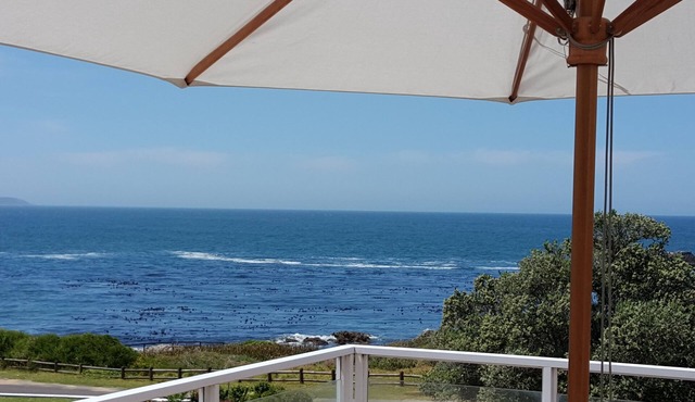 Stunning Seafront Home - Stylish Family Beach House With Amazing Views