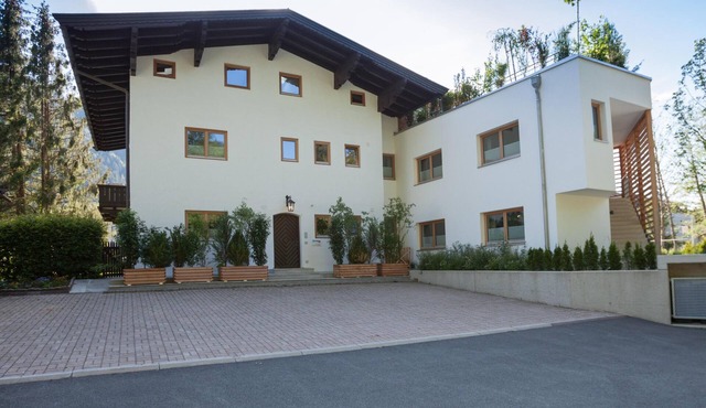 Stylish apartment with garden in Kitzbühel