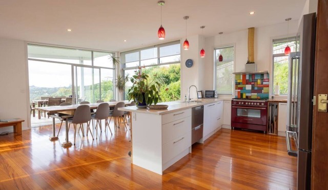 Stylish Kerikeri modern home/spectacular river views/stunning sunsets