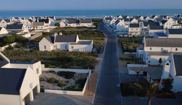 Stylish, pet‑friendly beach escape perfect for families in Dwarskersbos