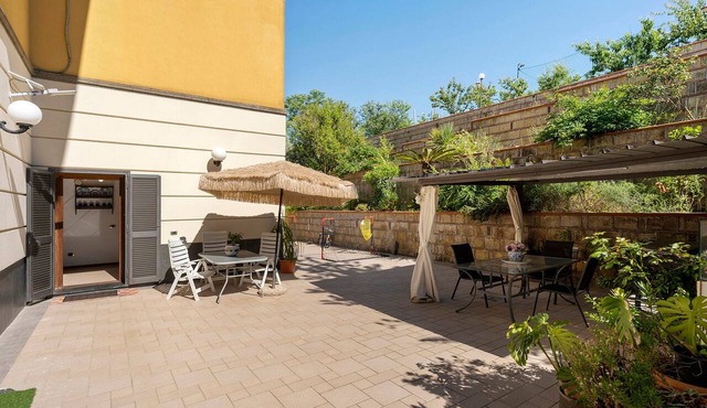 Suite Ermosa: Independent Apartment in Villa with Private Garden, Wi-Fi & Air Conditioning