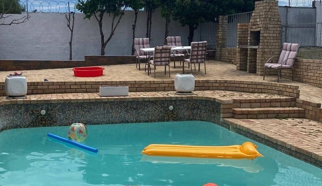 Superb 2-bedroom apartment in vibrant Gqeberha perfect for relaxing