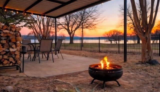 Sweeping Panoramic Lake Views - Hot Tub - Sleeps20 in Kingston
