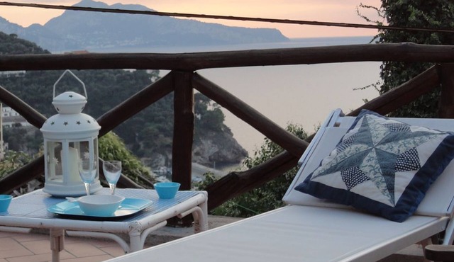 THE ANNEX A small house overlooking Capri, very close to Sorrento, Naples, and Pompeii,