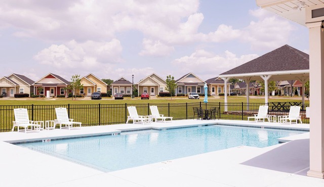 The Cottages: 2BR/2BA Dothan Pet Friendly Gorgeous Pool, Pickle Ball court, Gym in Dothan