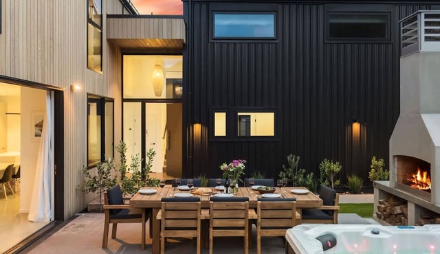 The Goldmine - Nestled in Arrowtown with hot tub, BBQ and outdoor fireplace.