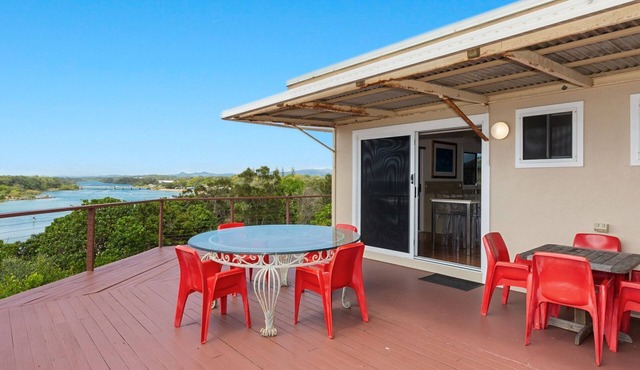 The Point - Panoramic Views over Pottsville Creek