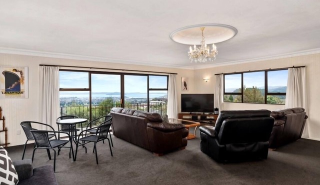 THE TOP DECK (LONGER DISCOUNTED CORPORATE STAYS ARE WELCOME)