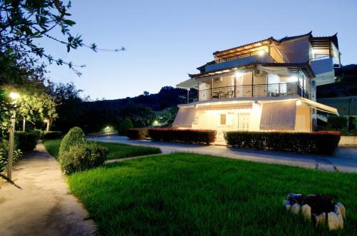 Thea Studios in Finikounta