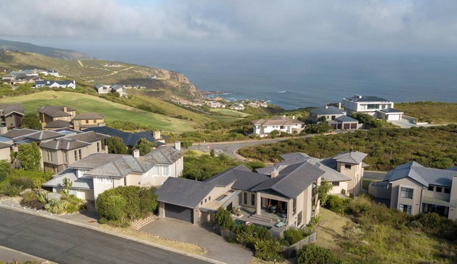 This delightful unit comprises 3 bedrooms and 3 bathrooms. Ideal home to relax.