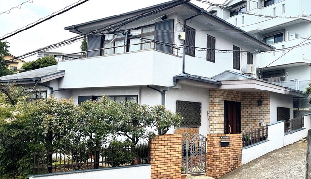 This is a home-style house that can accommodate up to 4 people comfortably. Conveniently located 2 minutes from transportation. If you are planning to visit Tokyo or Yokohama, please use this service.