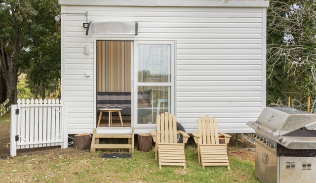 Tiny House -Farm- · Rural Couples Retreat in Pukehina