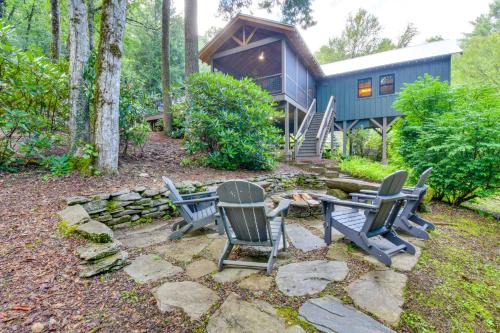 Tranquil Highlands Cottage w/Fire Pit & Stream! in Highlands