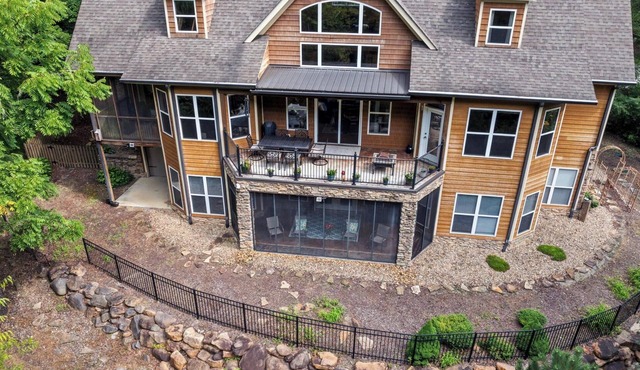 Tranquility Brook: Lovely 4-bedroom Mountain Villa in the Great Smoky Mountains