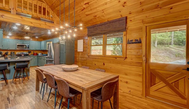 Tranquility Pond - Pet Friendly | Hot Tub | Sits on a Natural Pond | Pool Table | Fire Pit in Morganton