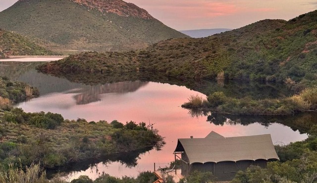Tula Retreat - Secluded Karoo Escape - Hot Tub - Private Boat Arrival
