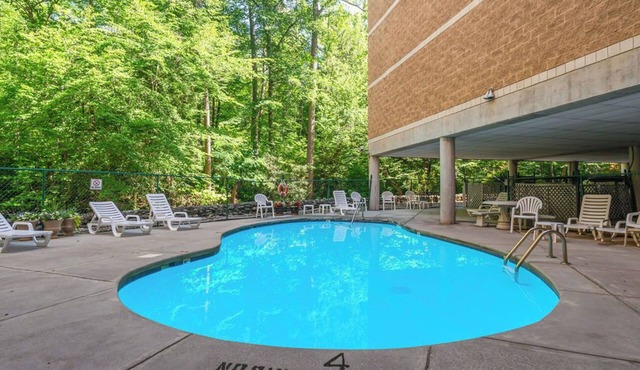 two bedroom condo sleeps 6 persons