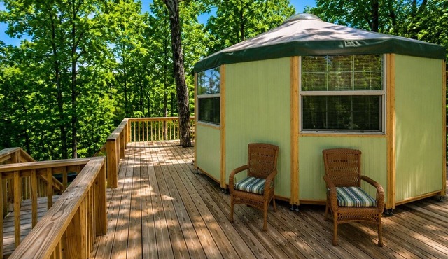 Unique Experience: Modern Walland Yurt w/Mountain Views, Private Hot Tub & WiFi in Walland