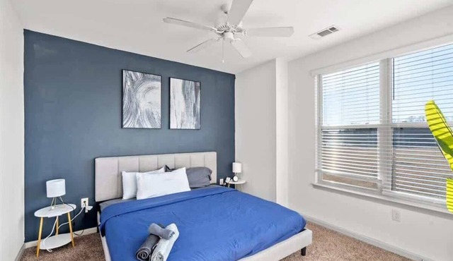 Upscale 2BR King Suite Mins to Uptown Charlotte in Charlotte