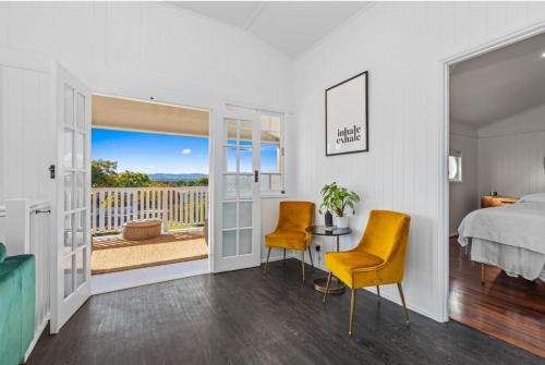 Urban Getaway Top Floor 4BR 4BA, AC, Sauna, Ipswich