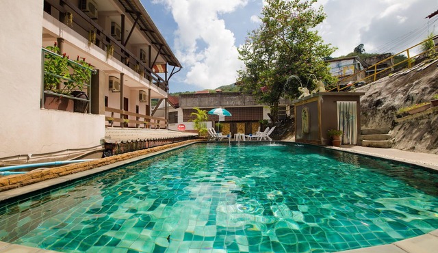 Veerakit Triple Room, Shared Pool