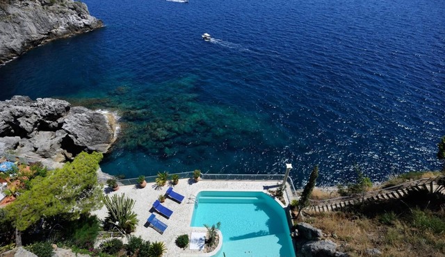 Villa Azzurra with private pool and access to the sea 4 guests