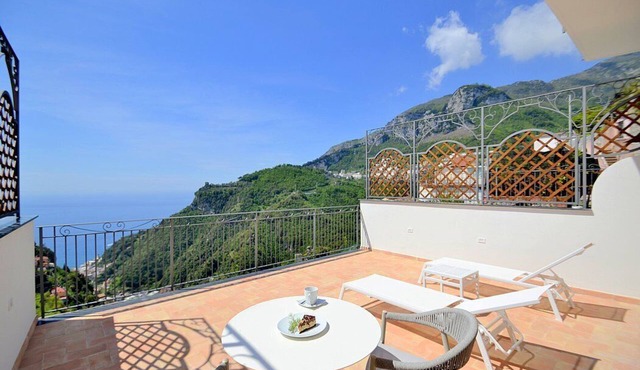Villa Clarice G: A bright and sunny studio apartment in a quiet position, located on a hillside above the sea, with Free WI-FI.